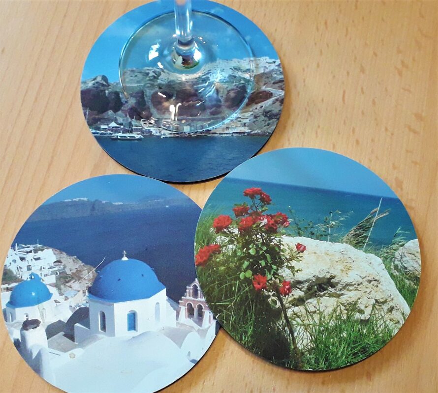 Personalized coasters showing vacation motifs as unique photo gift ideas